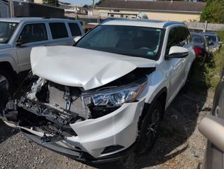 2016 Toyota Highlander XLE - Exterior Front Left Corner Image